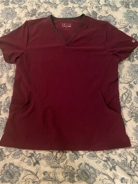 Women's V-Neck Scrub Top in Burgundy